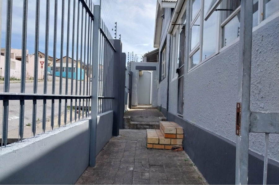 To Let 1 Bedroom Property for Rent in North End Eastern Cape